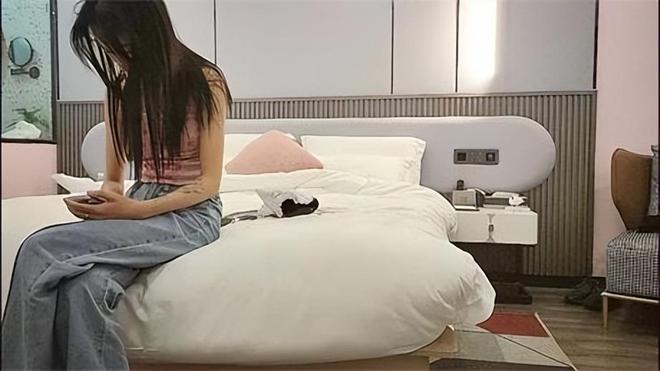 为何能成为人气之王？尊龙凯时网站眼镜妹(图1)