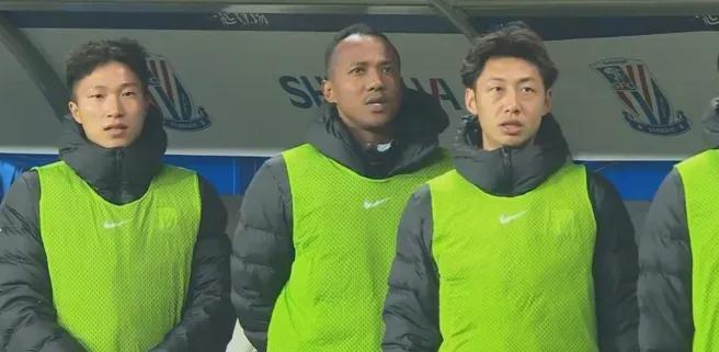 国脚沦为中超替补 仅胡荷韬稳坐主力尊龙凯时网站国足边后卫告急！两大(图2)
