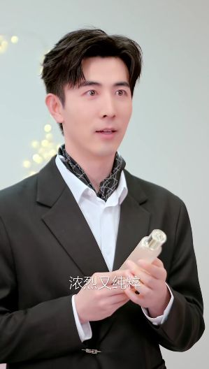 ”李川实力演绎霸总追爱笑不活了z6尊龙网站登录入口“人间油物(图9)
